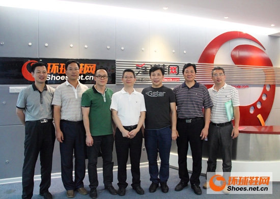 省外經貿廳一行領導與董事長王冬竹（右三）、總經理林文佳（左三）合影留念